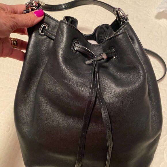 Tory Burch drawstring bucket bag, smooth leather convertible crossbody - Picture 1 of 9